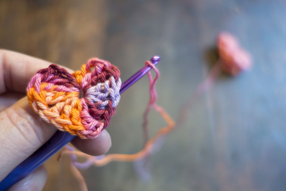 Việc đan móc len sợi có ảnh hưởng như thế nào tới sức khỏe của bạn - TOMLY'S HOUSE